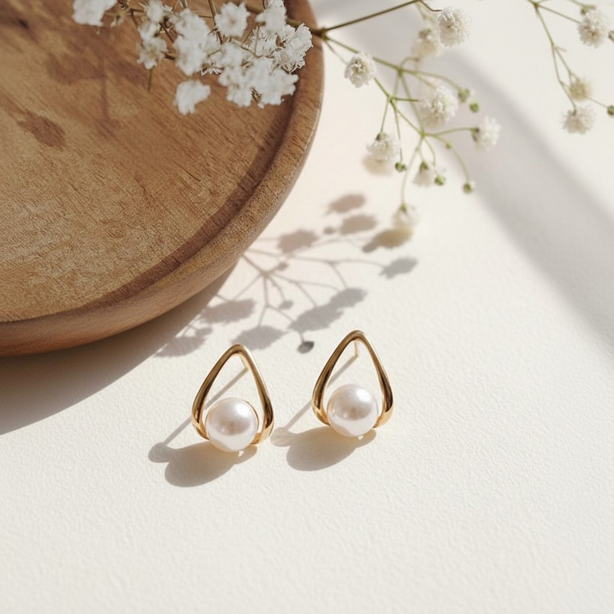 Teardrop Pearl Frame Studs